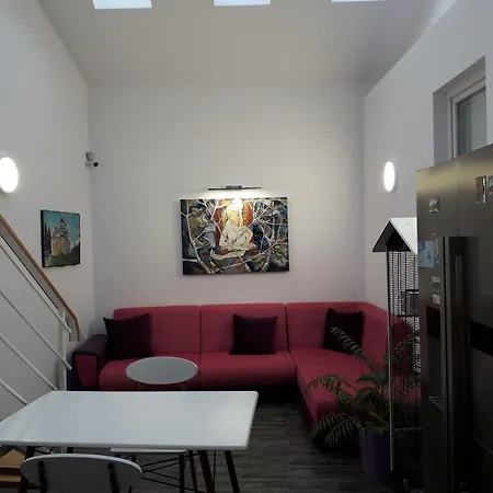 Red House 3*